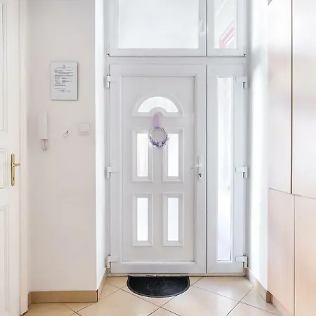 Apartment Izabella 2 *