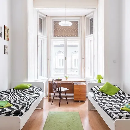 Izabella 2 * Budapest